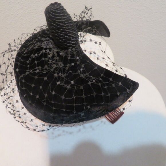 Bette Boutique Vintage Black Velour Veiled Hat